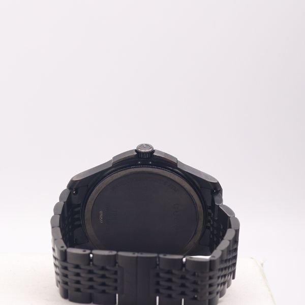 Gucci G-Timeless 126.2 Date Black Dial Watch — view 4