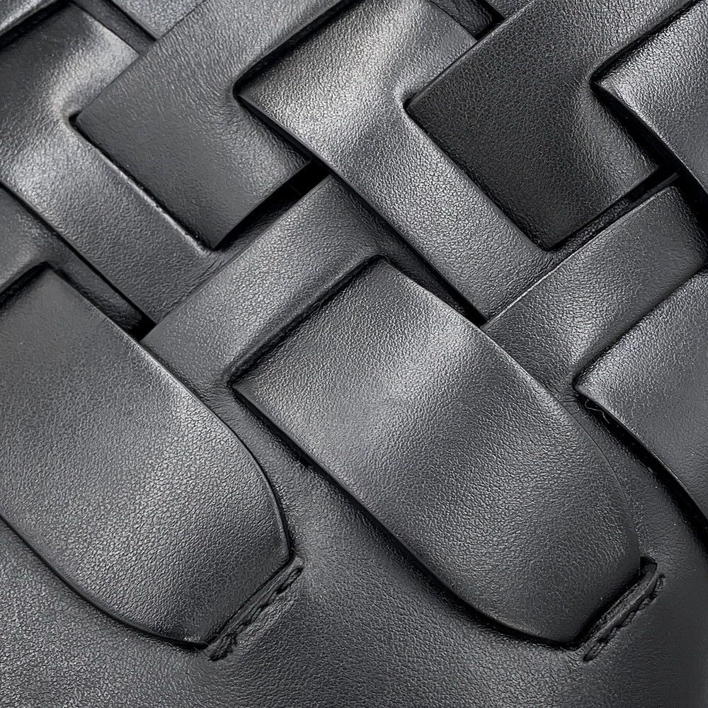 Prada Shoulder Bag Braided Leather Black — view 7