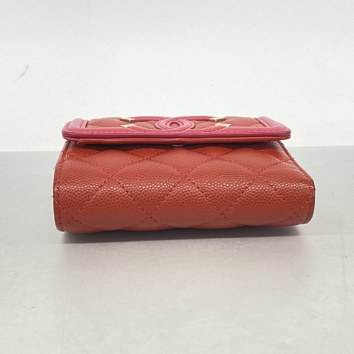 Chanel Trifold Wallet CC Filigree Caviar Leather Red Gold — view 2