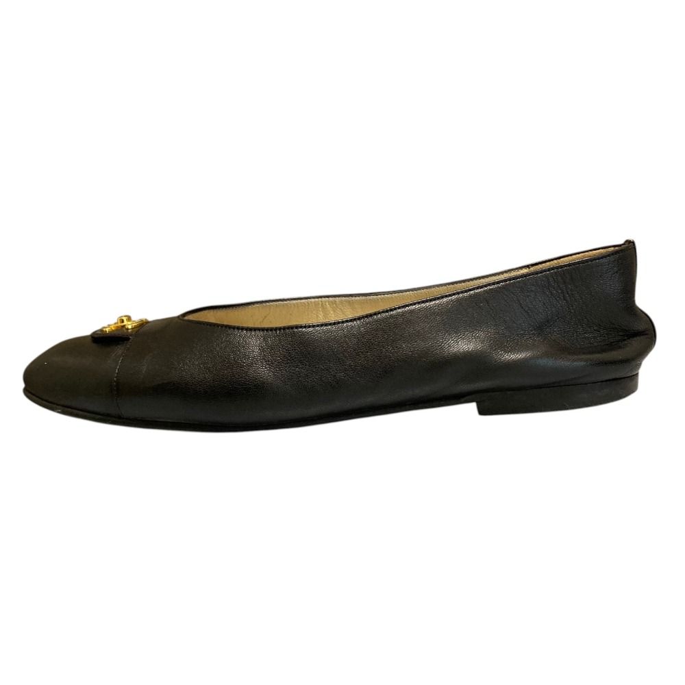 Chanel Turnlock CC Logo Plain Toe Shoes Flat Leather Pumps Black — view 4