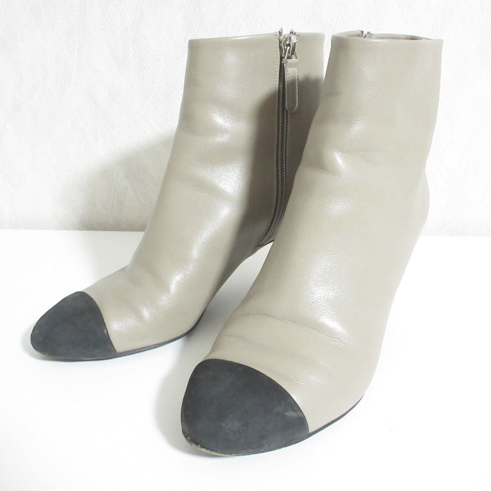 Chanel Logo Heels Bicolor Side Zip Short Boots 35C Greige Black Autumn Winter