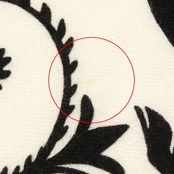 Hermes Shawl Carre 140 Cashmere Silk White Black le Charme D'orphee Attracted — view 4