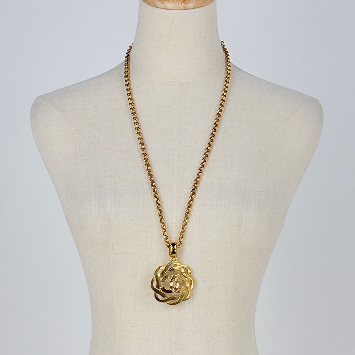 Chanel Necklace CC Logo Gold Plated — view 5