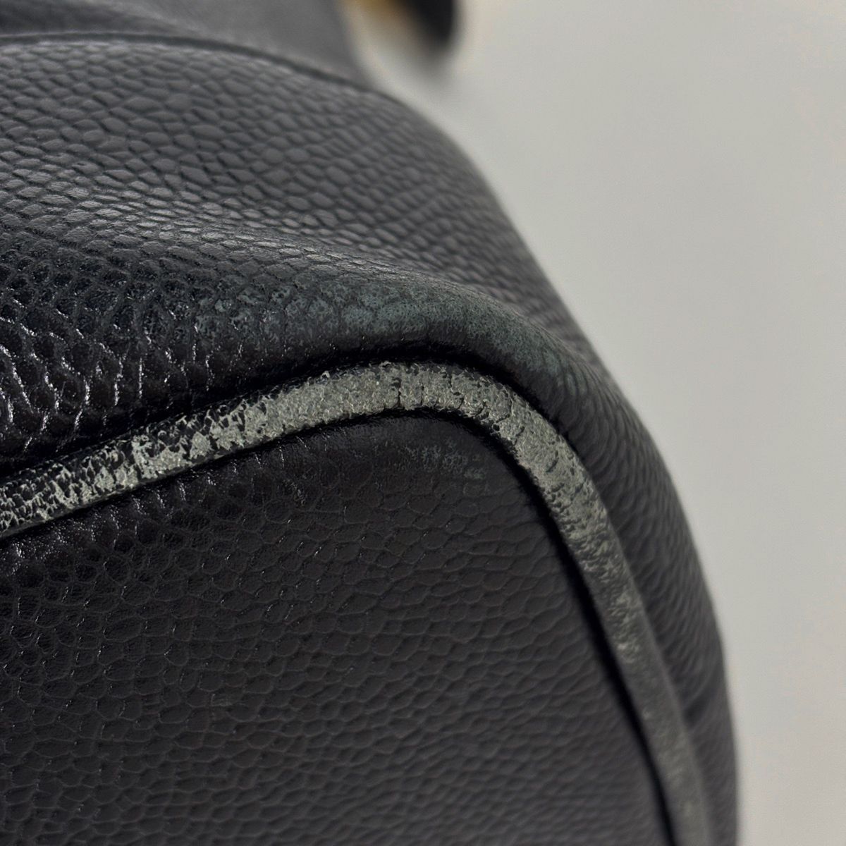 Chanel Tote Bag CC Logo Caviar Leather Black — view 3