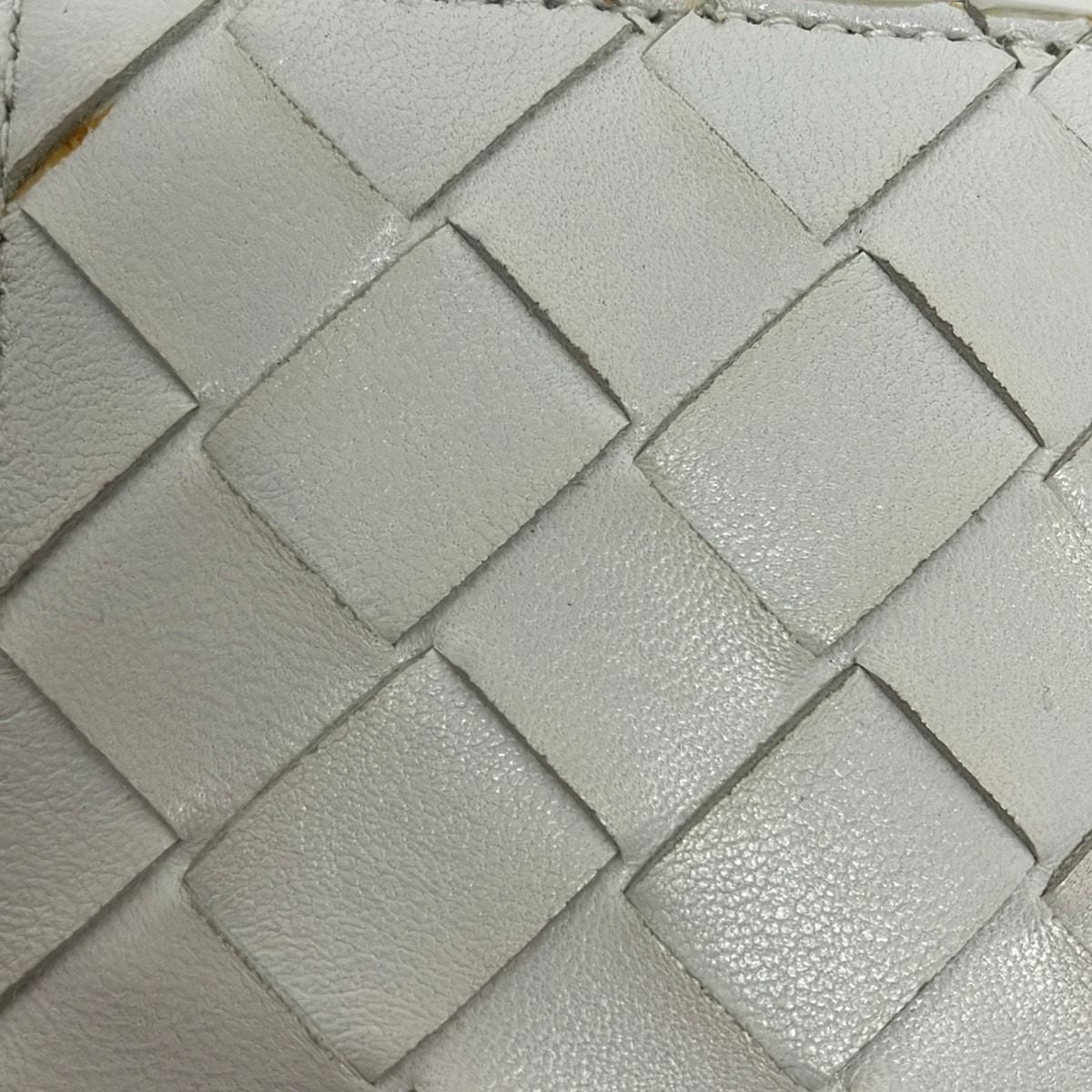 Bottega Veneta Bifold Wallet Maxi Intrecciato Cassette Leather Compact Ivory — view 6