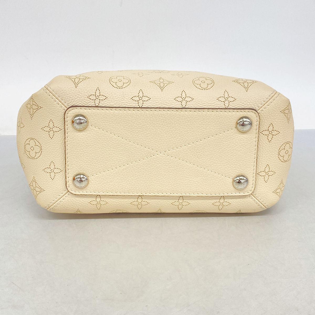 Louis Vuitton Handbag Mahina Babylon Chain BB Cream 2-Way Bag — view 3