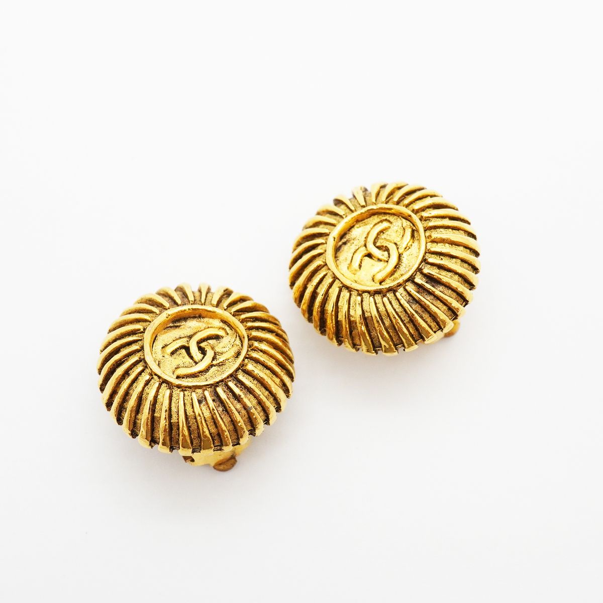 Chanel Earrings Vintage CC Logo Round Circle Gold Plated — view 2