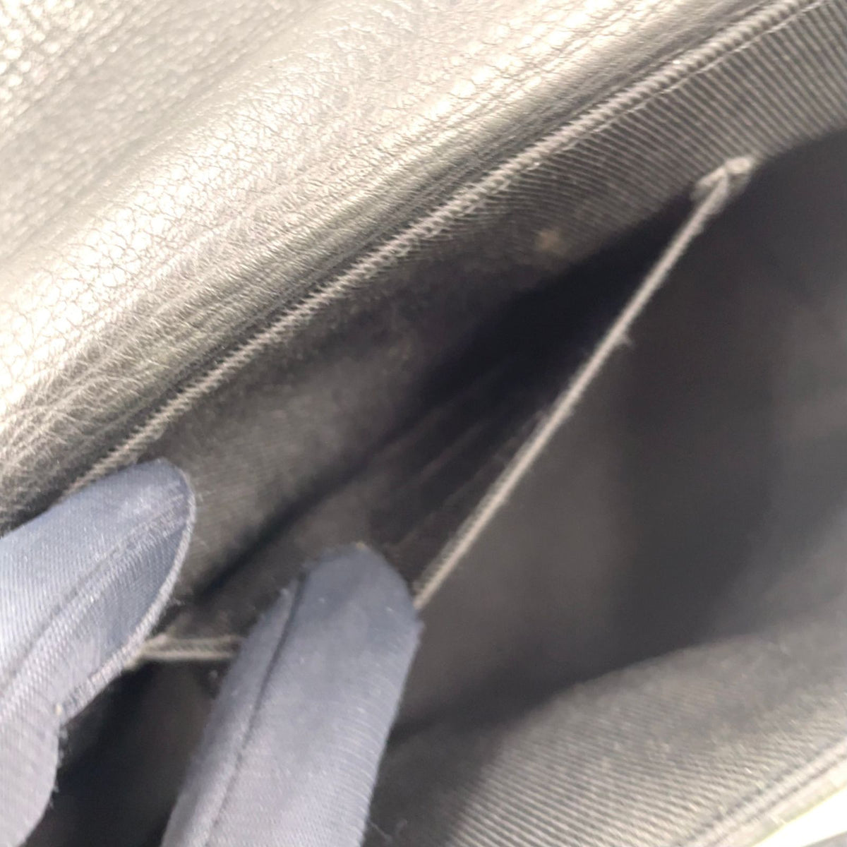 Louis Vuitton Pulse Wearable Wallet Leather Black Shoulder Bag — view 8