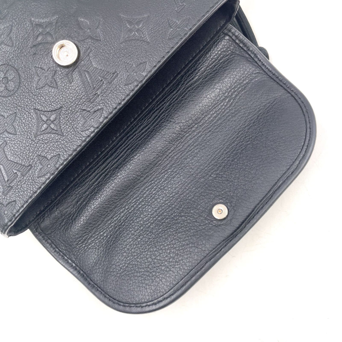 Louis Vuitton Pulse Wearable Wallet Leather Black Shoulder Bag — view 7