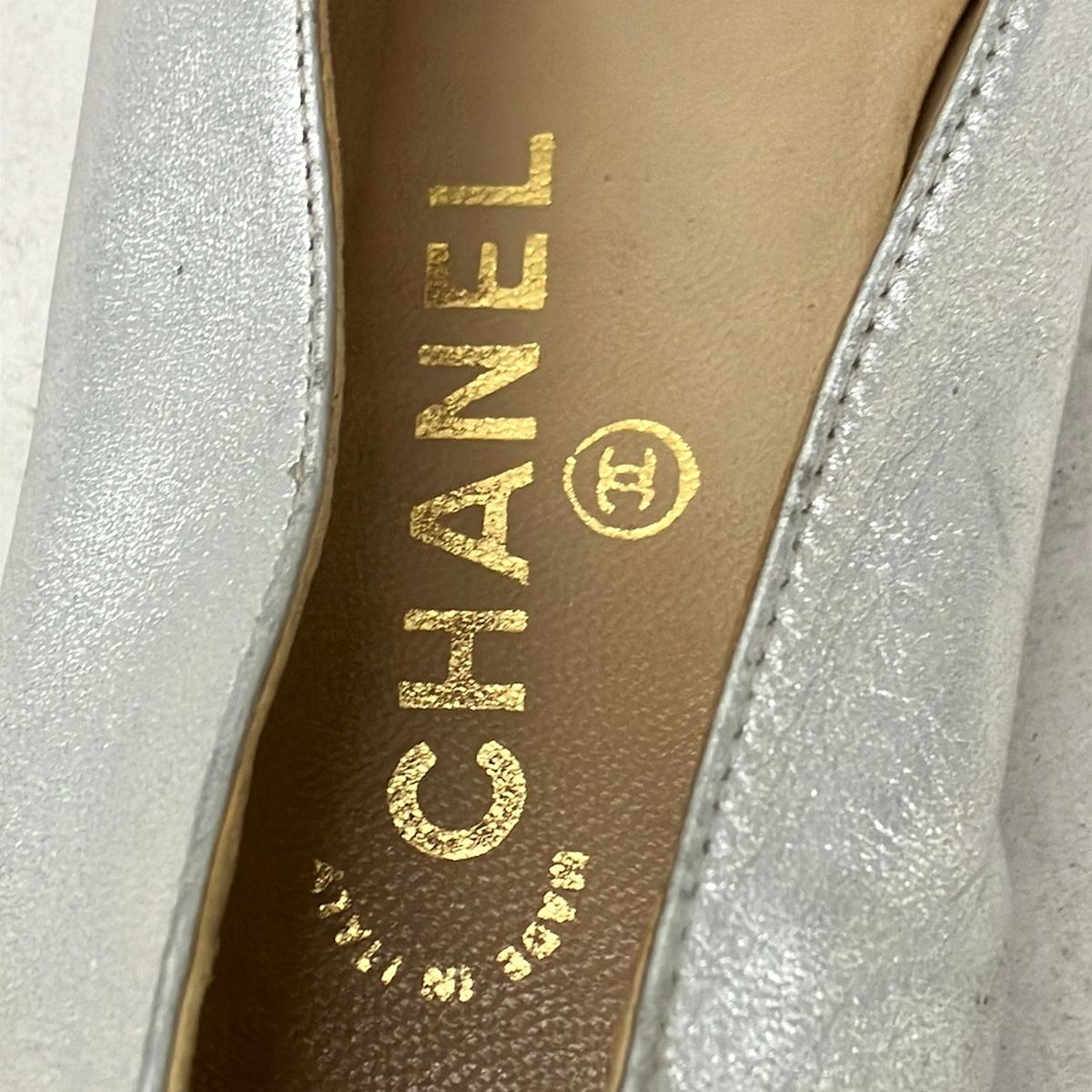 Chanel Flat Shoes Silver CC Logo Leather — view 5