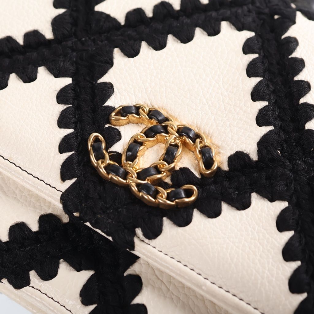Chanel 19 Chain Wallet Shoulder Bag White Black Clochette Calfskin Gold — view 7