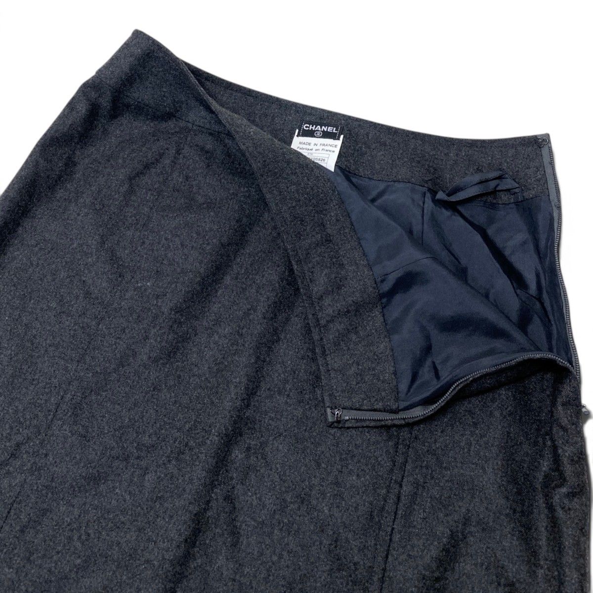 Chanel Pencil Skirt Knee Length CC Logo Belt Design Gray 38 — view 4