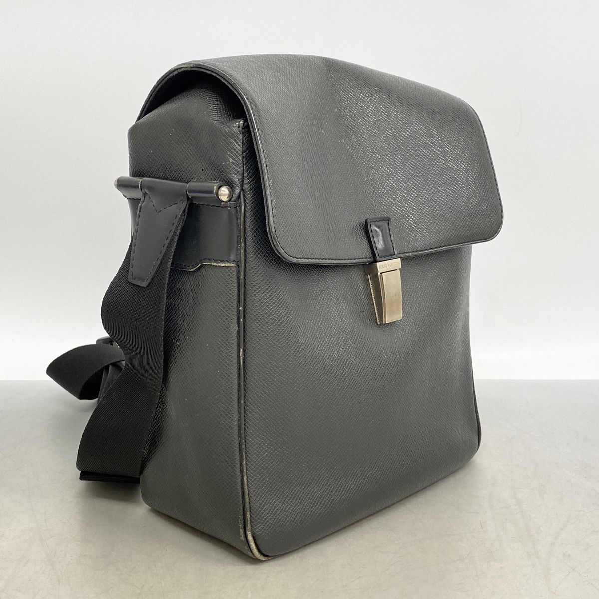 Louis Vuitton Shoulder Bag Taiga Yaranga Ardoise — view 2