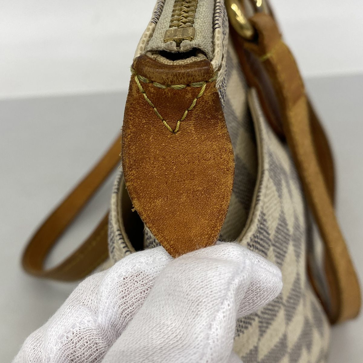 Louis Vuitton Tote Bag Damier Azur Totally PM White — view 5