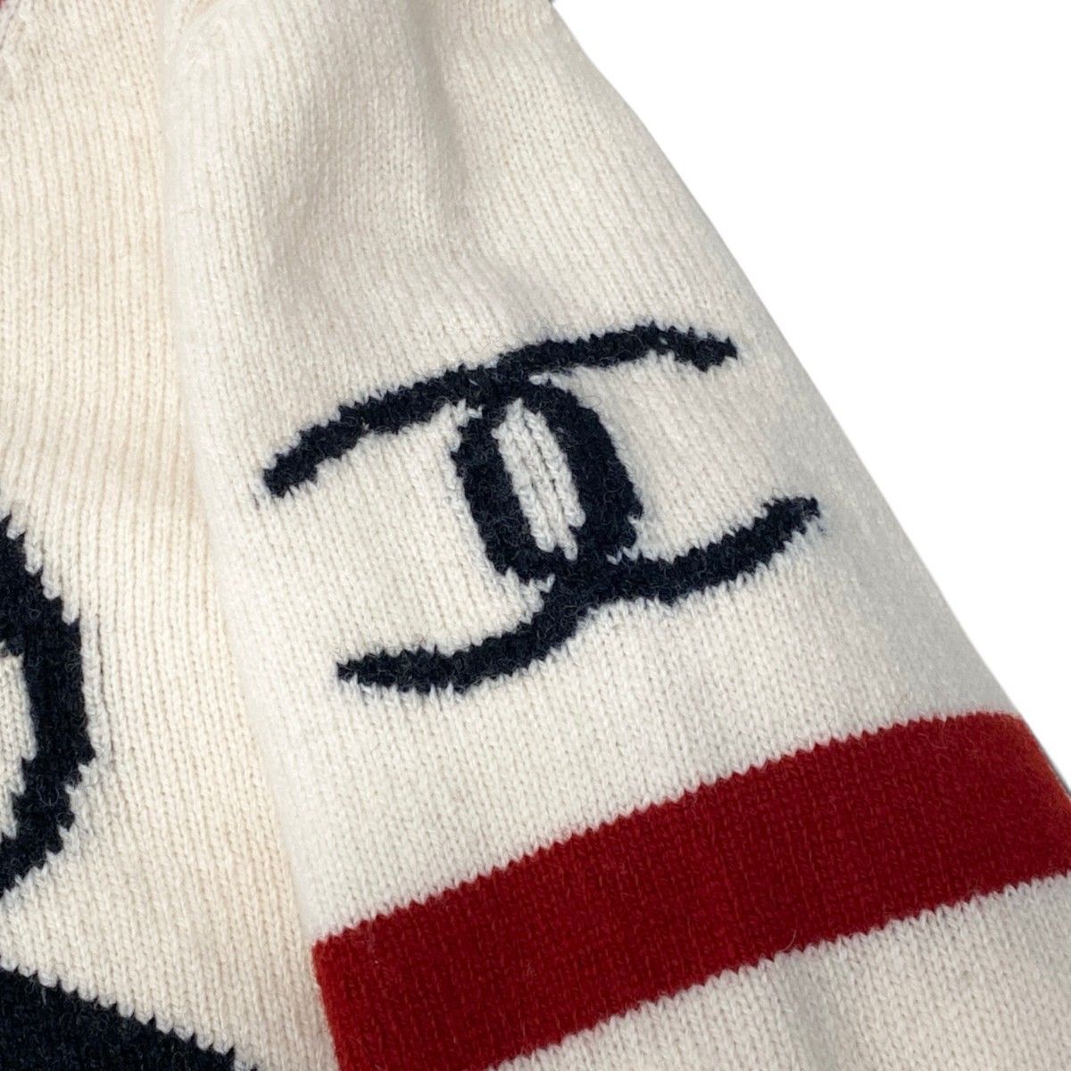 Chanel Knit Sweater Penguin Print Crew Neck Wool Ivory Red 42 — view 8