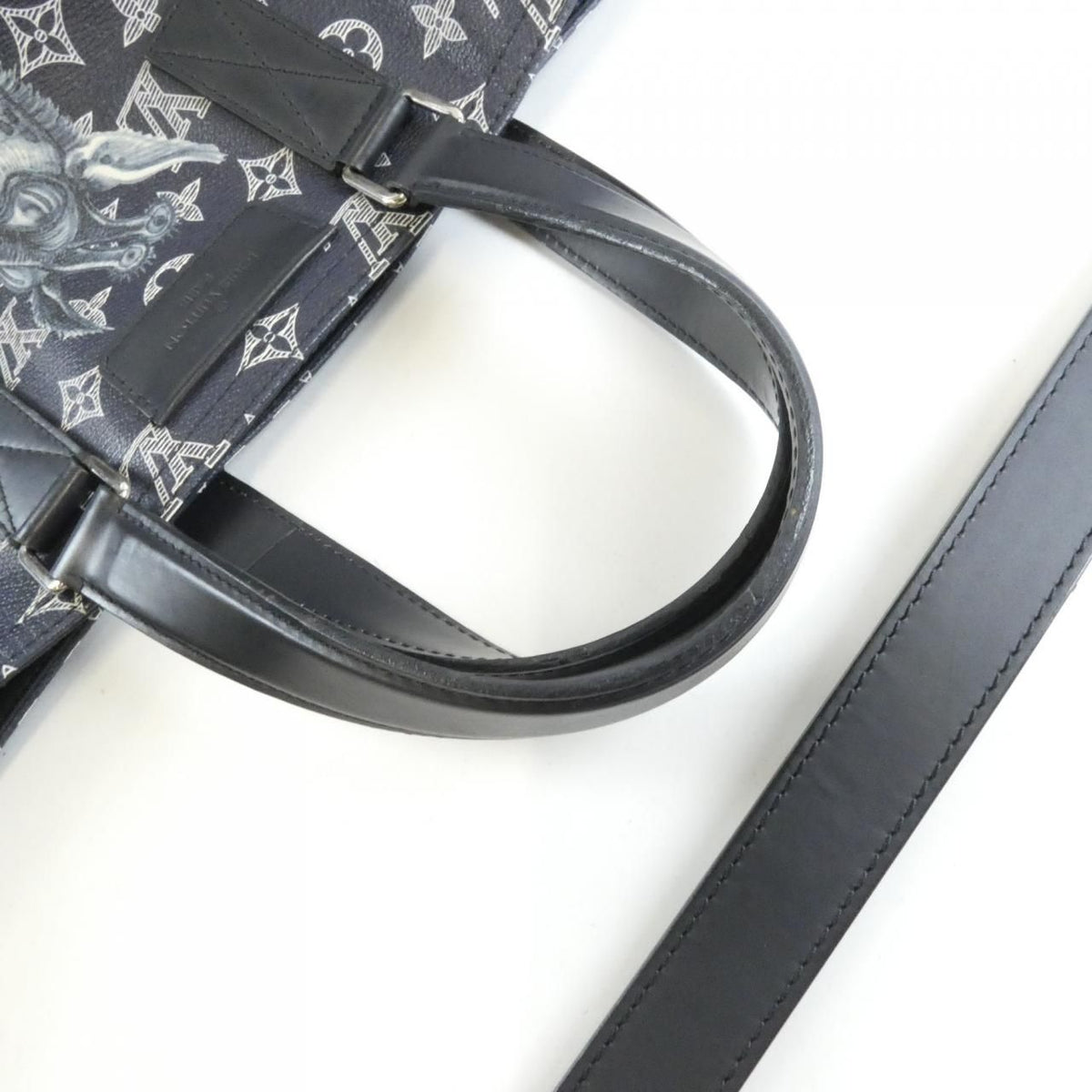 Louis Vuitton Monogram Savannah Tote Bag — view 6
