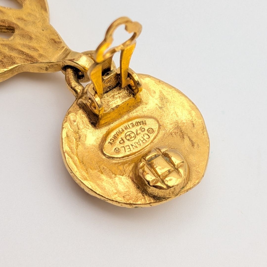 Chanel Single Earrings CC Logo Swing Gold 97P Vintage — view 7