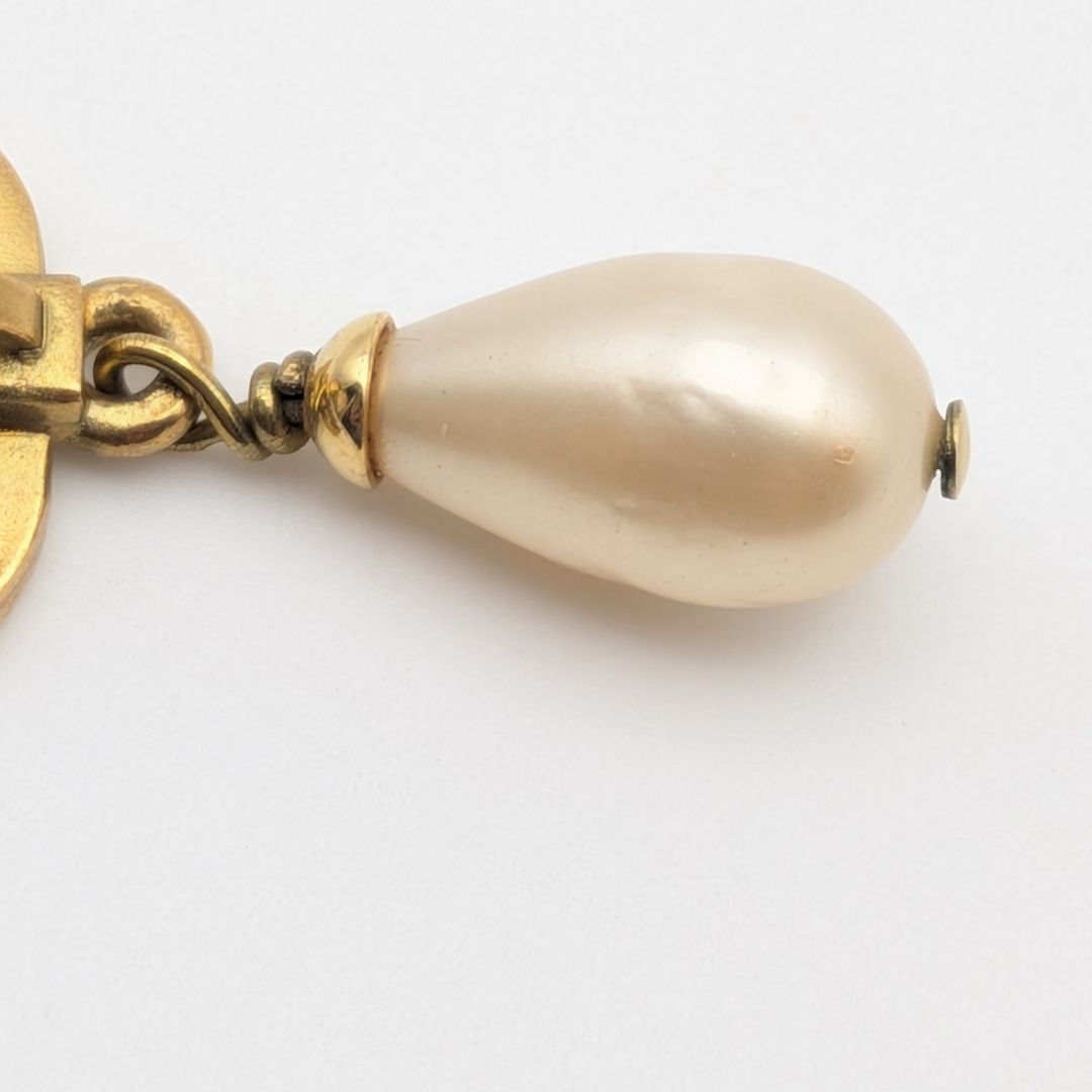 Chanel Single Earrings CC Logo Faux Pearl Drop Swing Gold 95P Vintage — view 5