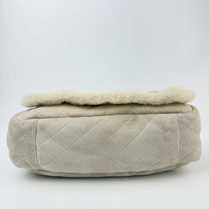 Chanel CC Logo Quilted Chain Shoulder Bag Shearling Suede Gray Ivory Gold Seal — view 7