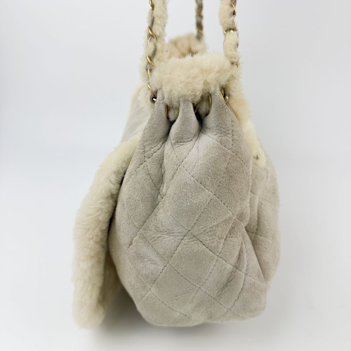 Chanel CC Logo Quilted Chain Shoulder Bag Shearling Suede Gray Ivory Gold Seal — view 4
