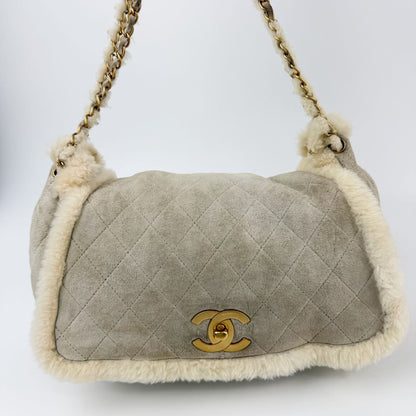 Chanel CC Logo Quilted Chain Shoulder Bag Shearling Suede Gray Ivory Gold Seal — view 2