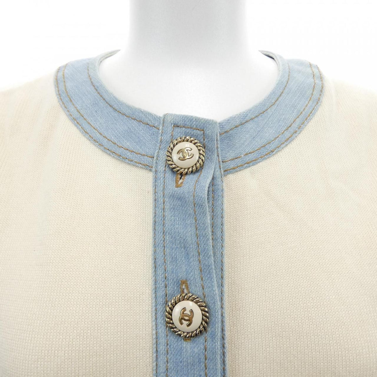 Chanel 07P Cardigan Beige — view 5
