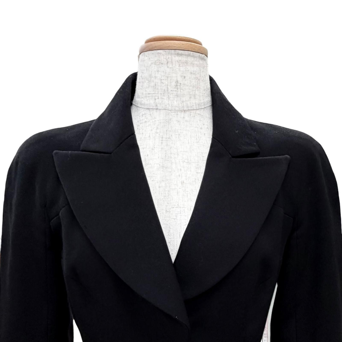 Chanel Vintage 02A Wool 100% CC Logo Tuck Button Peak Lapel Jacket Black 34 — view 2