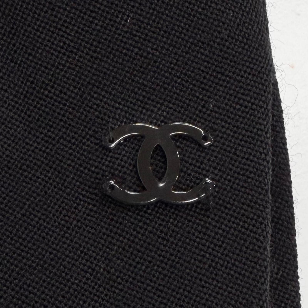 Chanel Vintage 02A Wool 100% CC Logo Tuck Button Peak Lapel Jacket Black 34 — view 6