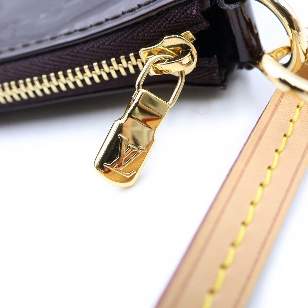 Louis Vuitton Pochette Accessoires Pouch Monogram Vernis Amarante — view 6