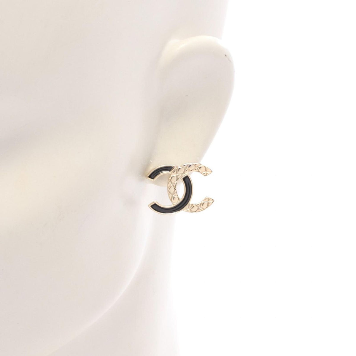 Chanel Earrings CC Logo Quilted — view 4