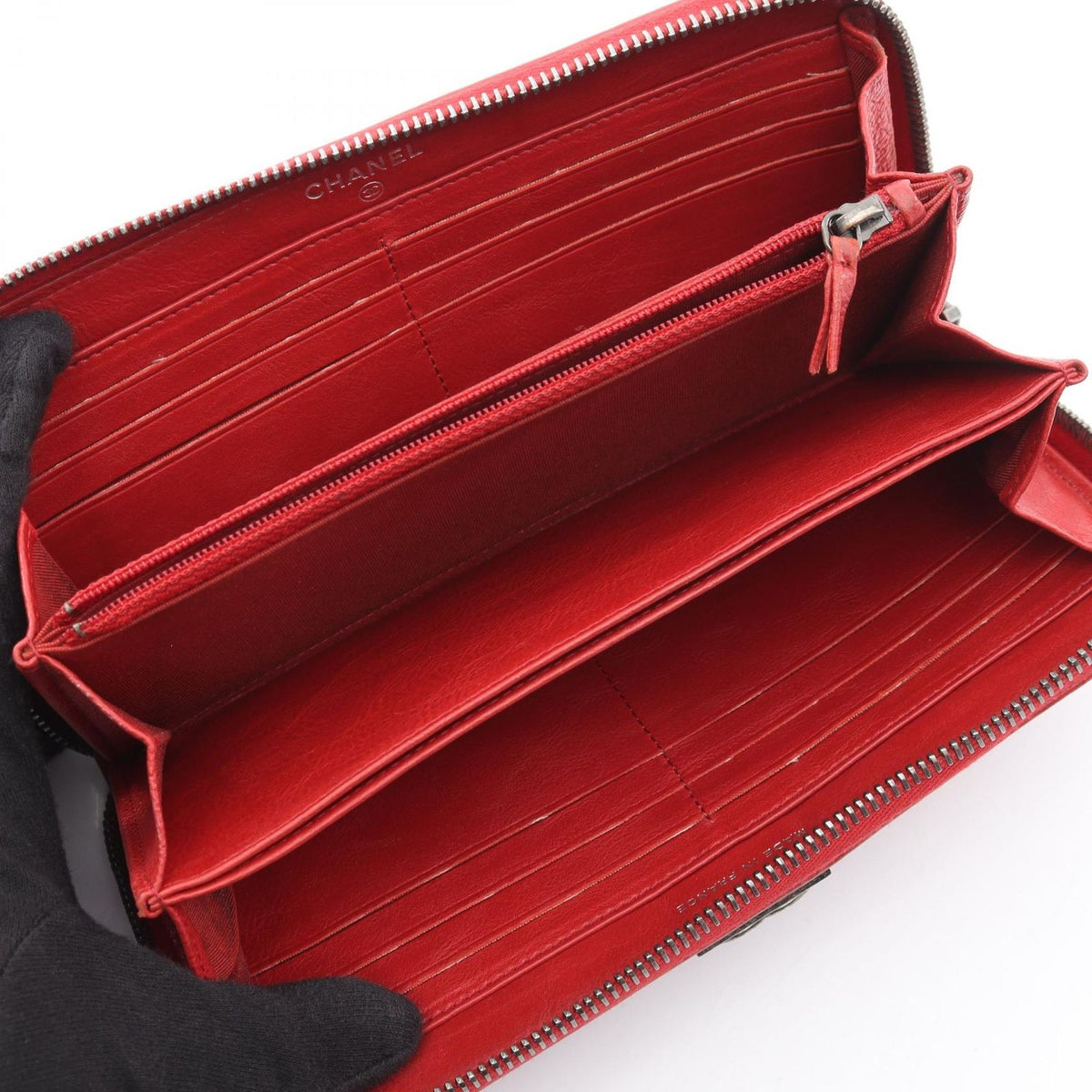 Chanel Round Wallet Boy Antique Silver Red Leather — view 3