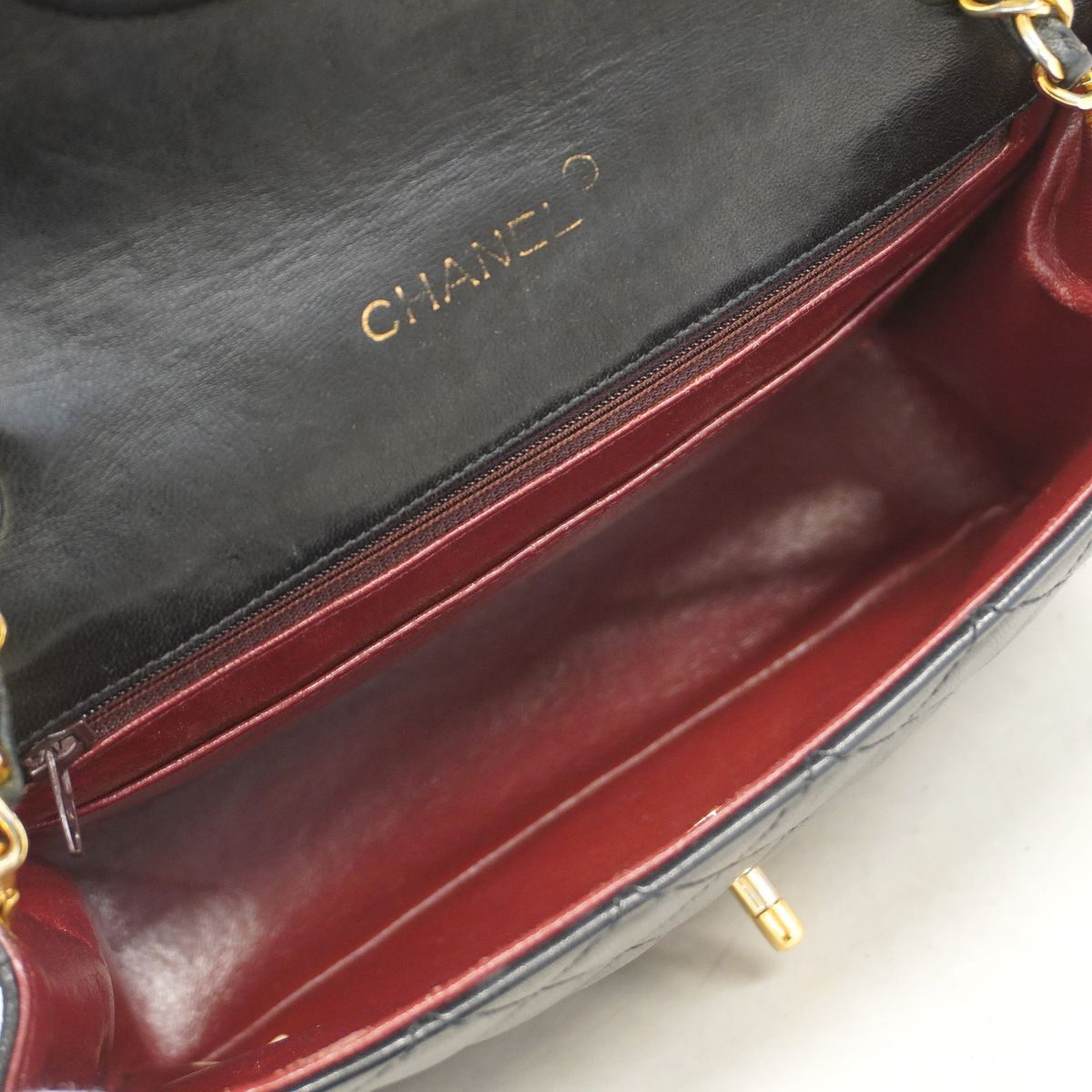 Chanel Shoulder Bag Quilted Lambskin Black Gold — view 4