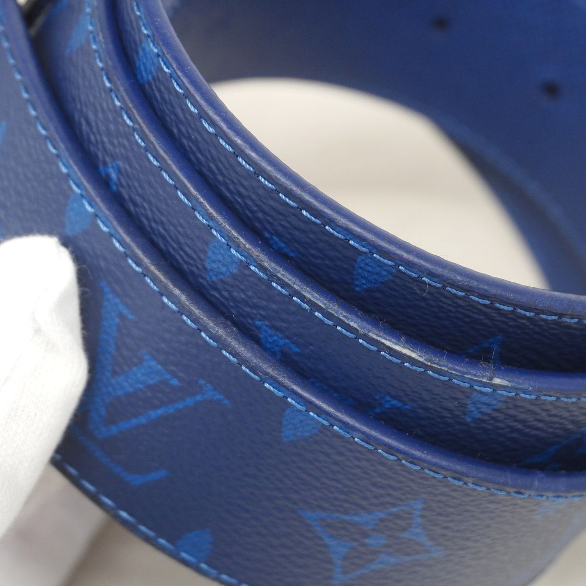 Louis Vuitton Belt Monogram Taiga Ceinture LV Initial Blue Cobalt — view 4