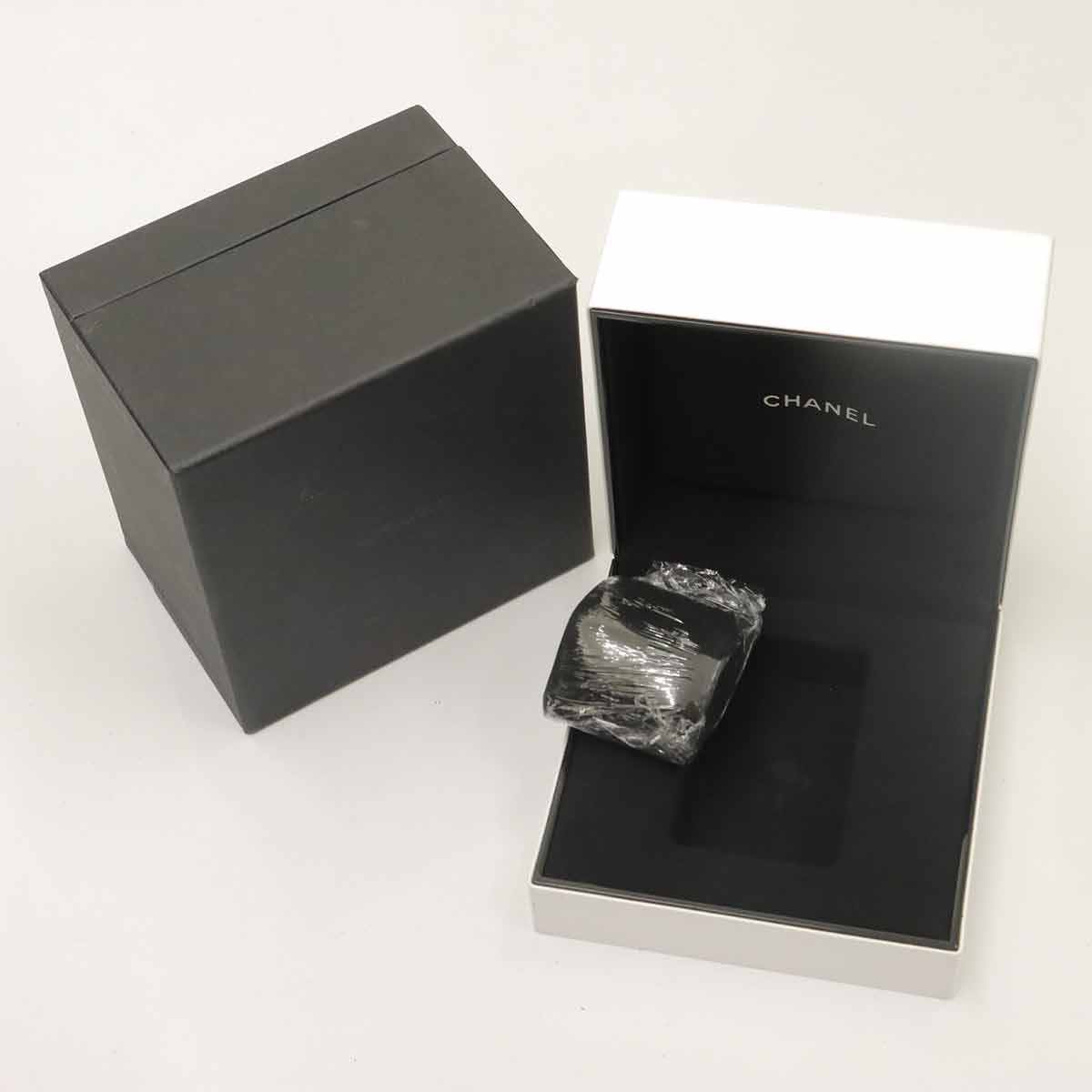 Chanel 29 Watch Diamond White Shell Ceramic Quartz — view 2