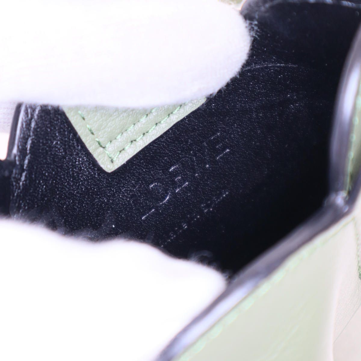 Loewe Elephant Pocket Shoulder Bag Green — view 5