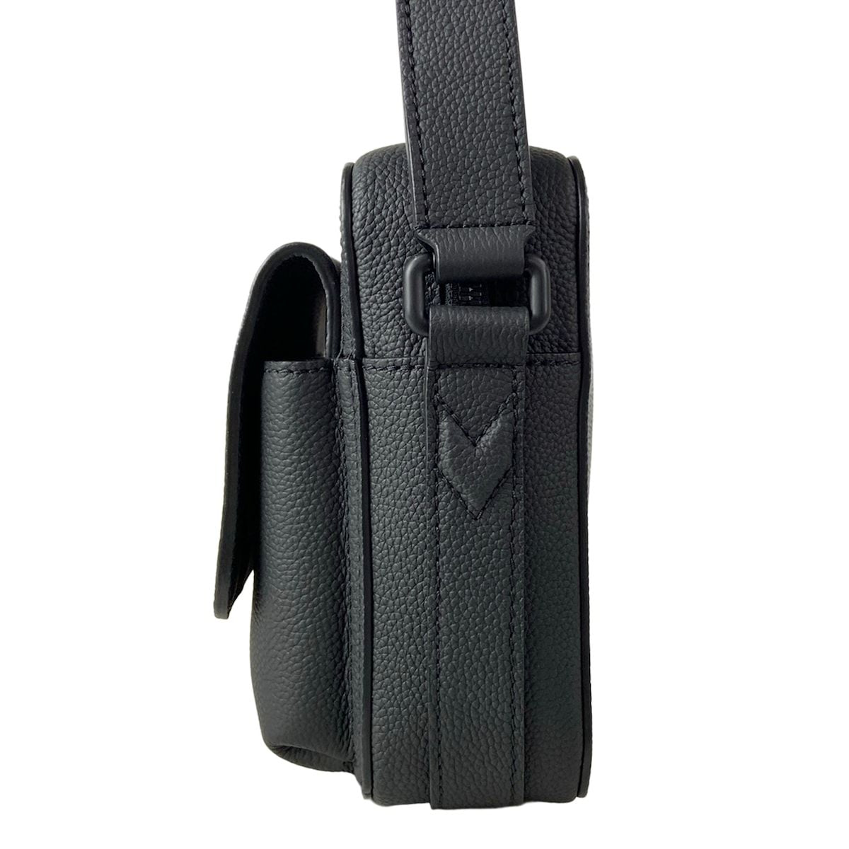 Louis Vuitton Shoulder Bag LV Aerogram Boarding Messenger Black Leather Cowhide — view 4