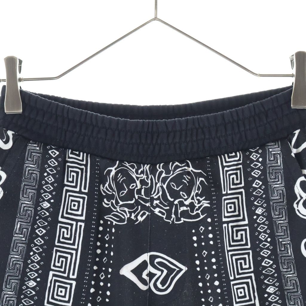 Versace Bandana Print All Over Shorts Pants Black — view 3