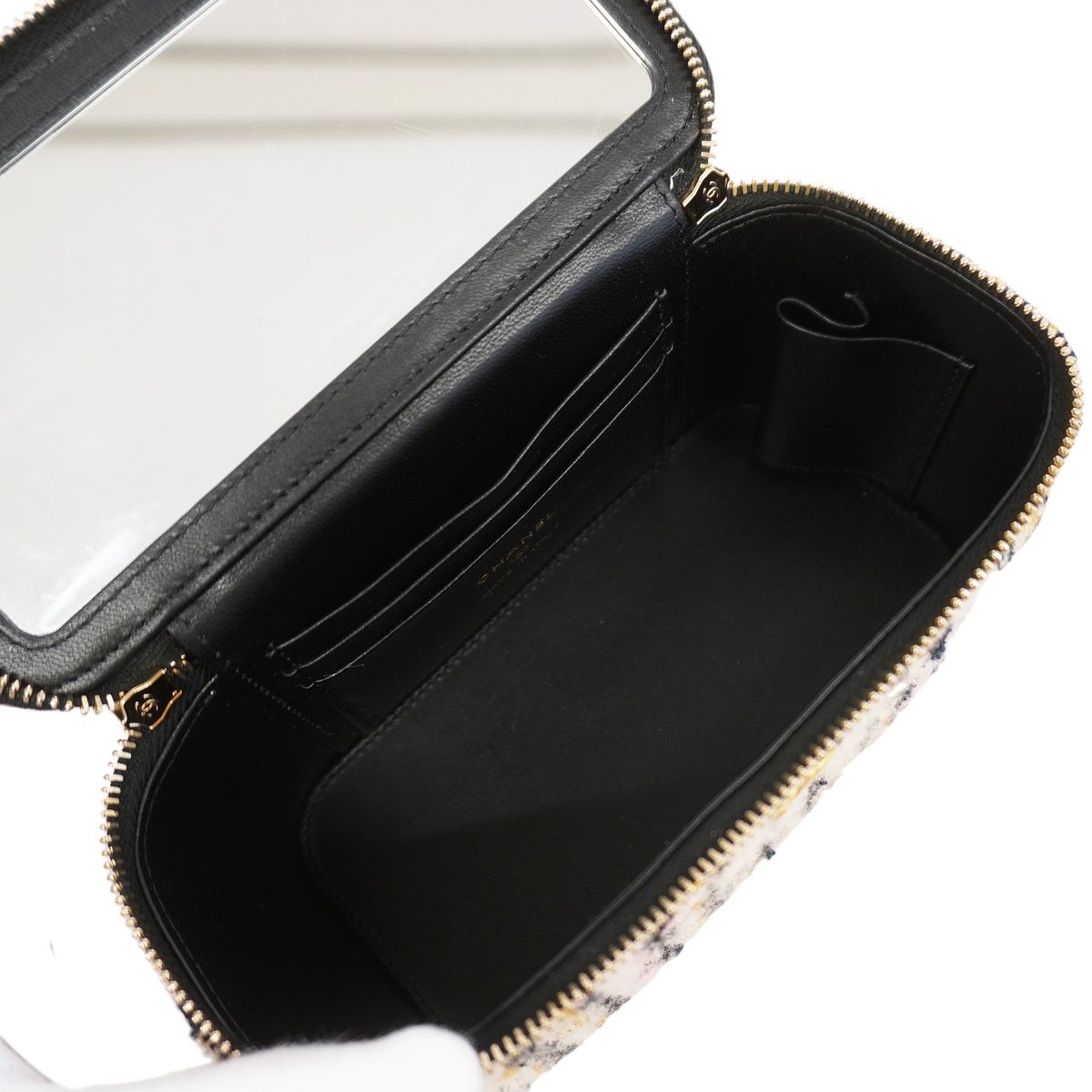 Chanel Shoulder Bag Tweed Multicolor Gold — view 4