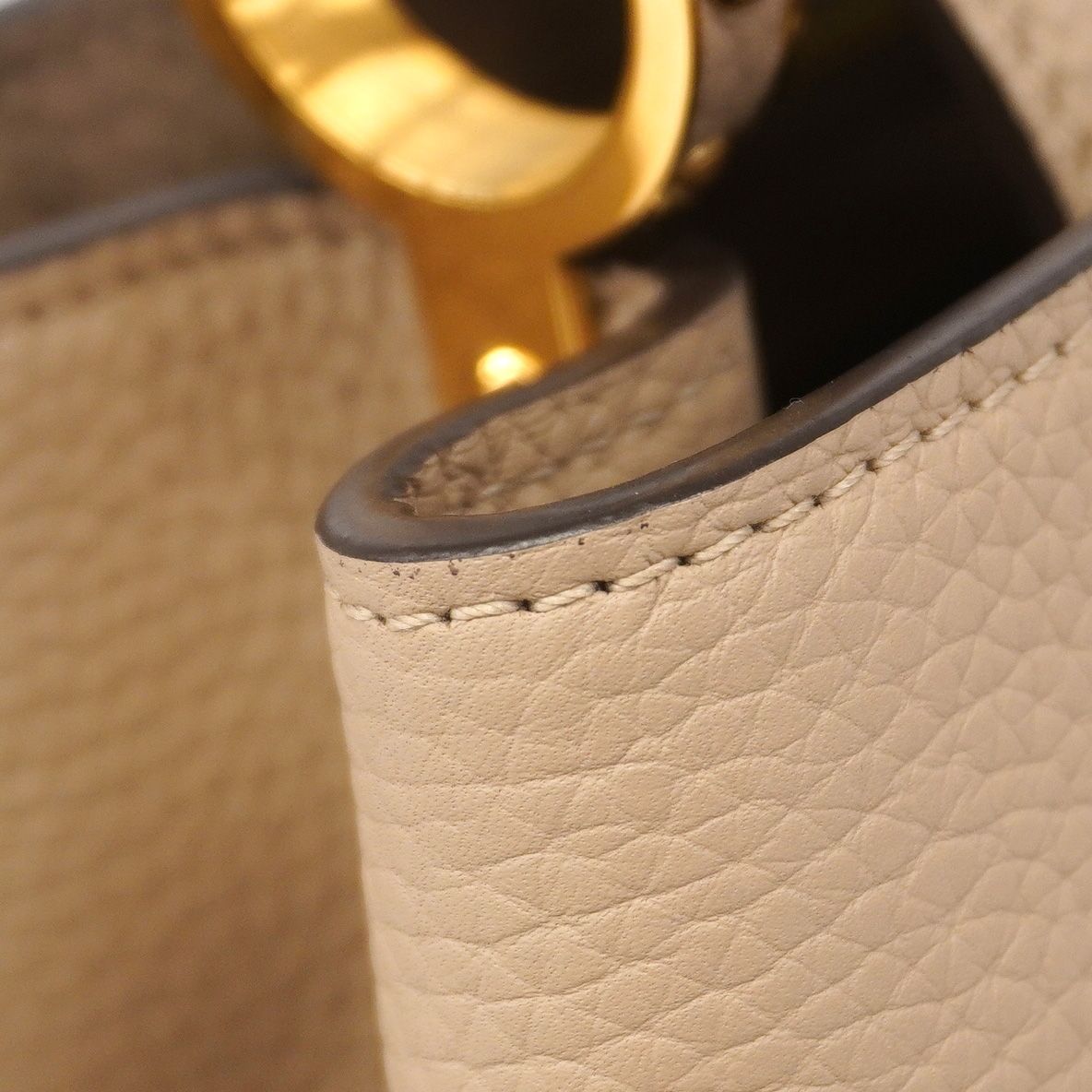 Louis Vuitton Handbag Capucines MM Galet 2-Way Bag — view 6
