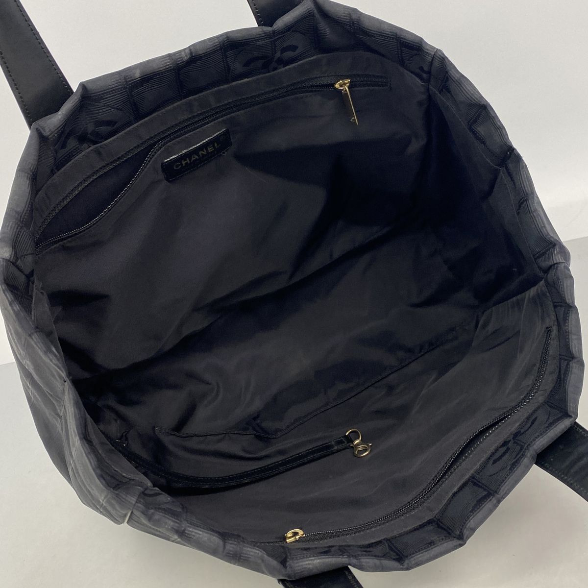 Chanel Tote Bag New Travel Nylon Black Gold — view 4