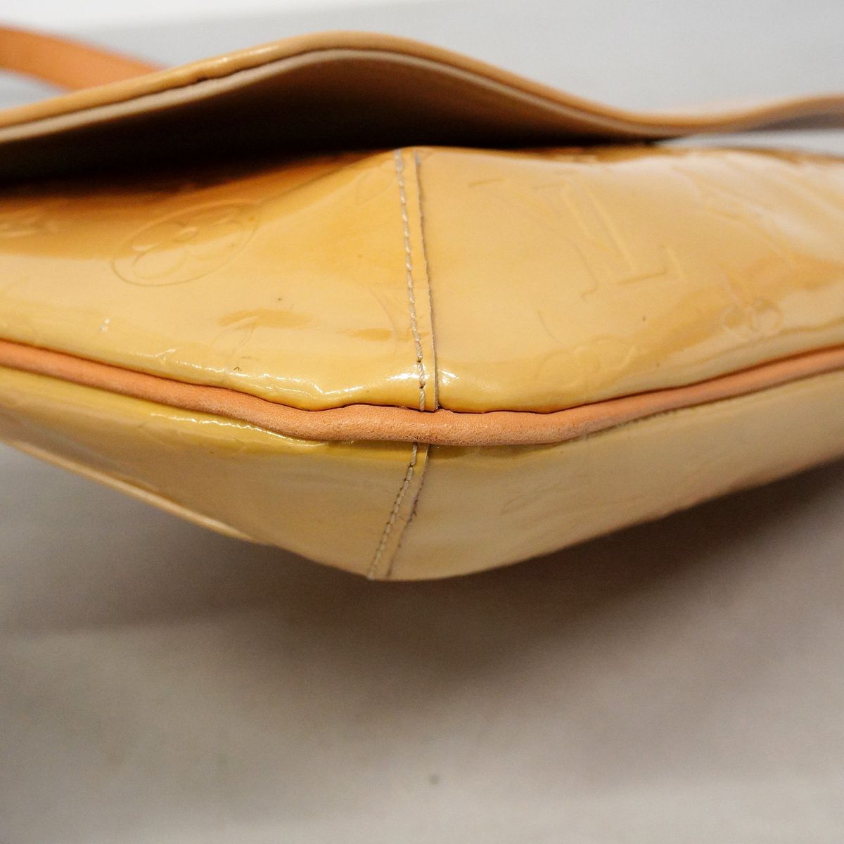 Louis Vuitton Shoulder Bag Vernis Thompson Street Beige — view 6