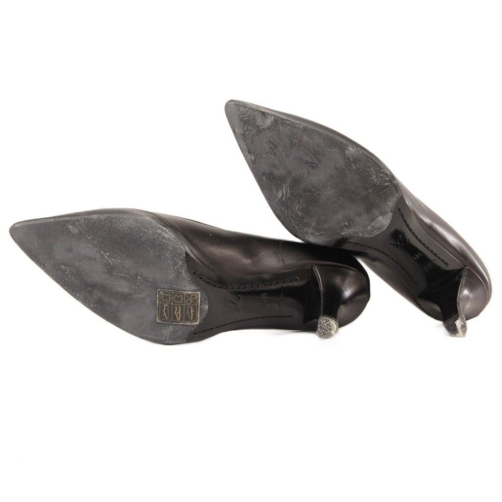 Louis Vuitton LV Monogram Metal Logo Leather Pumps Shoes Pointed Toe Ribbon — view 7
