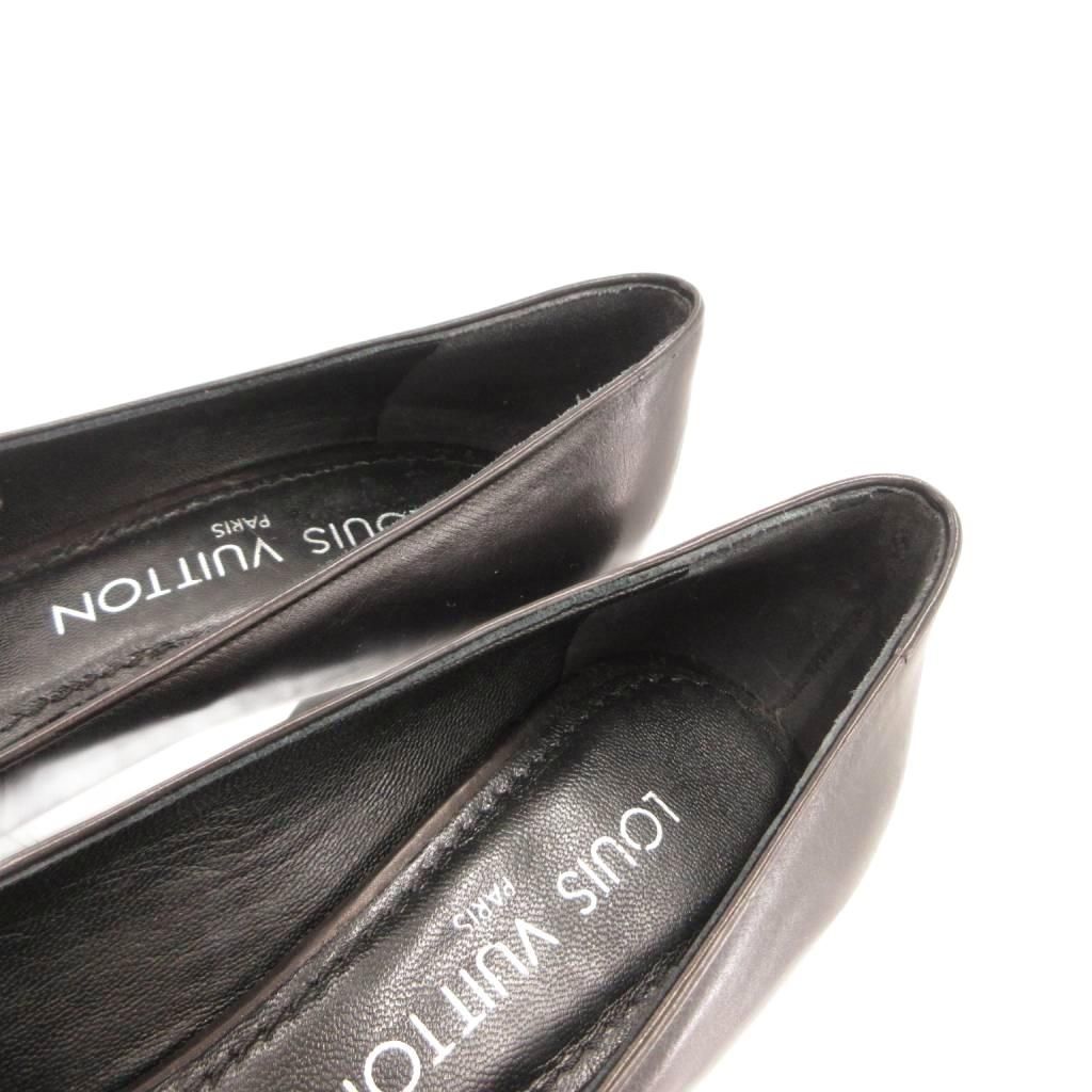 Louis Vuitton LV Monogram Metal Logo Leather Pumps Shoes Pointed Toe Ribbon — view 6