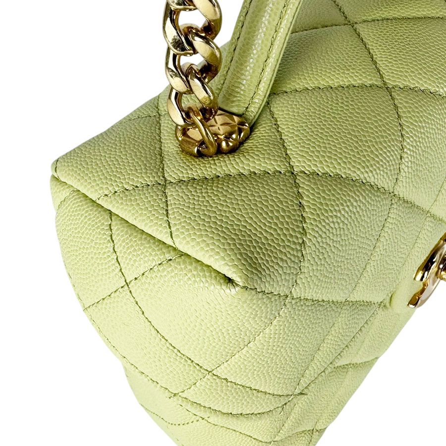 Chanel Shoulder Bag Yellow — view 6