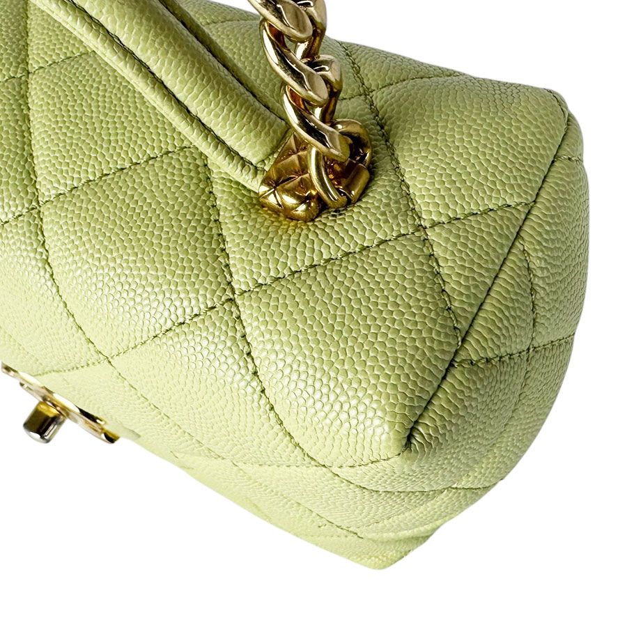 Chanel Shoulder Bag Yellow — view 7