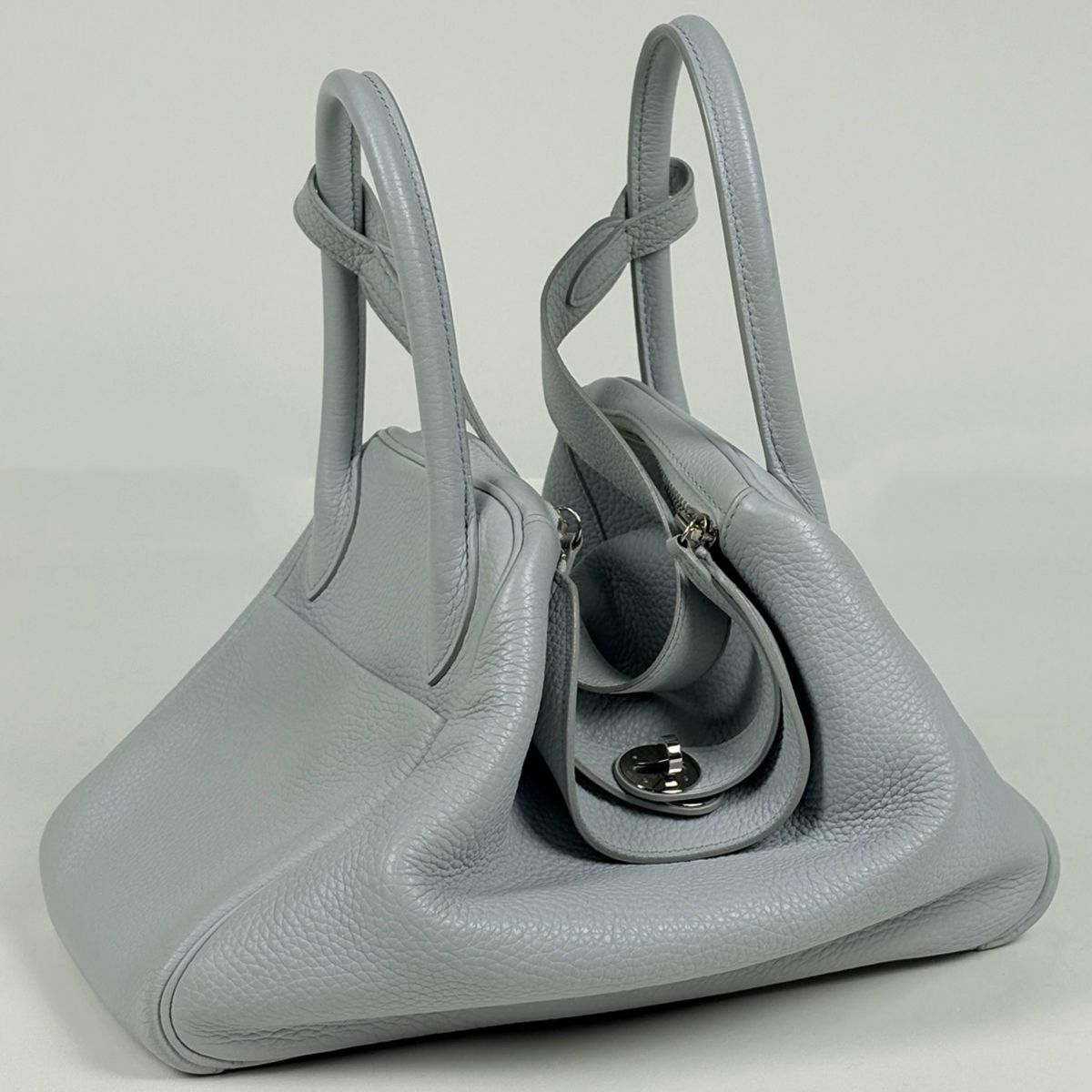 Hermes Lindy 30 Shoulder Bag Taurillon Blue Pale — view 6