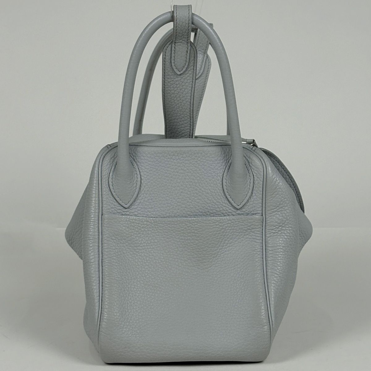 Hermes Lindy 30 Shoulder Bag Taurillon Blue Pale — view 4