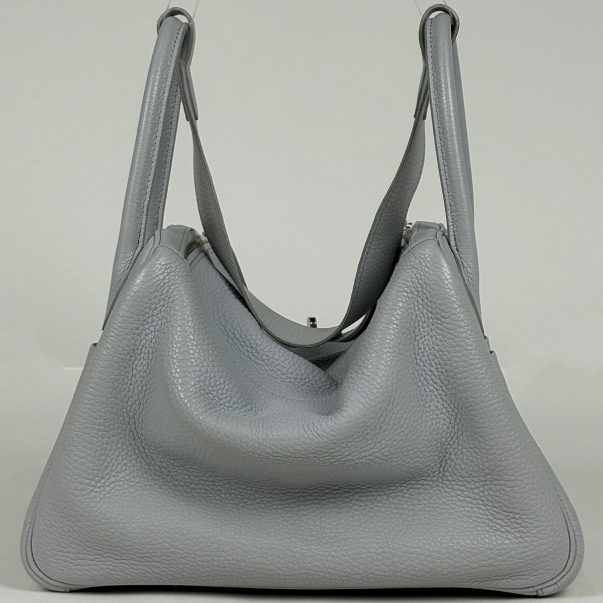 Hermes Lindy 30 Shoulder Bag Taurillon Blue Pale — view 3
