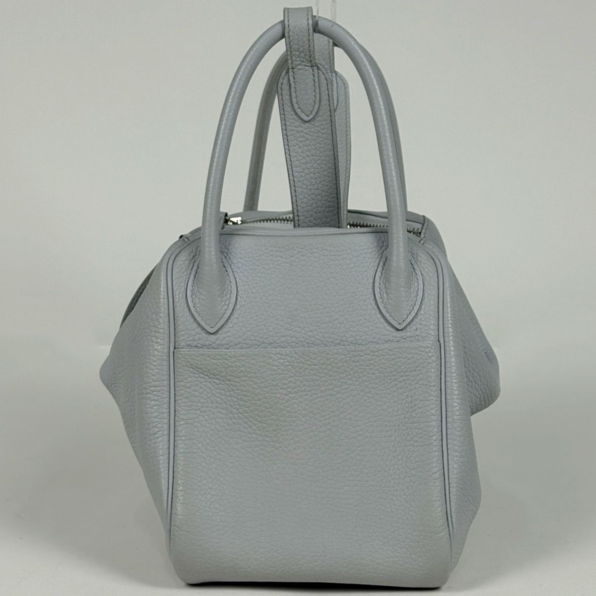 Hermes Lindy 30 Shoulder Bag Taurillon Blue Pale — view 2