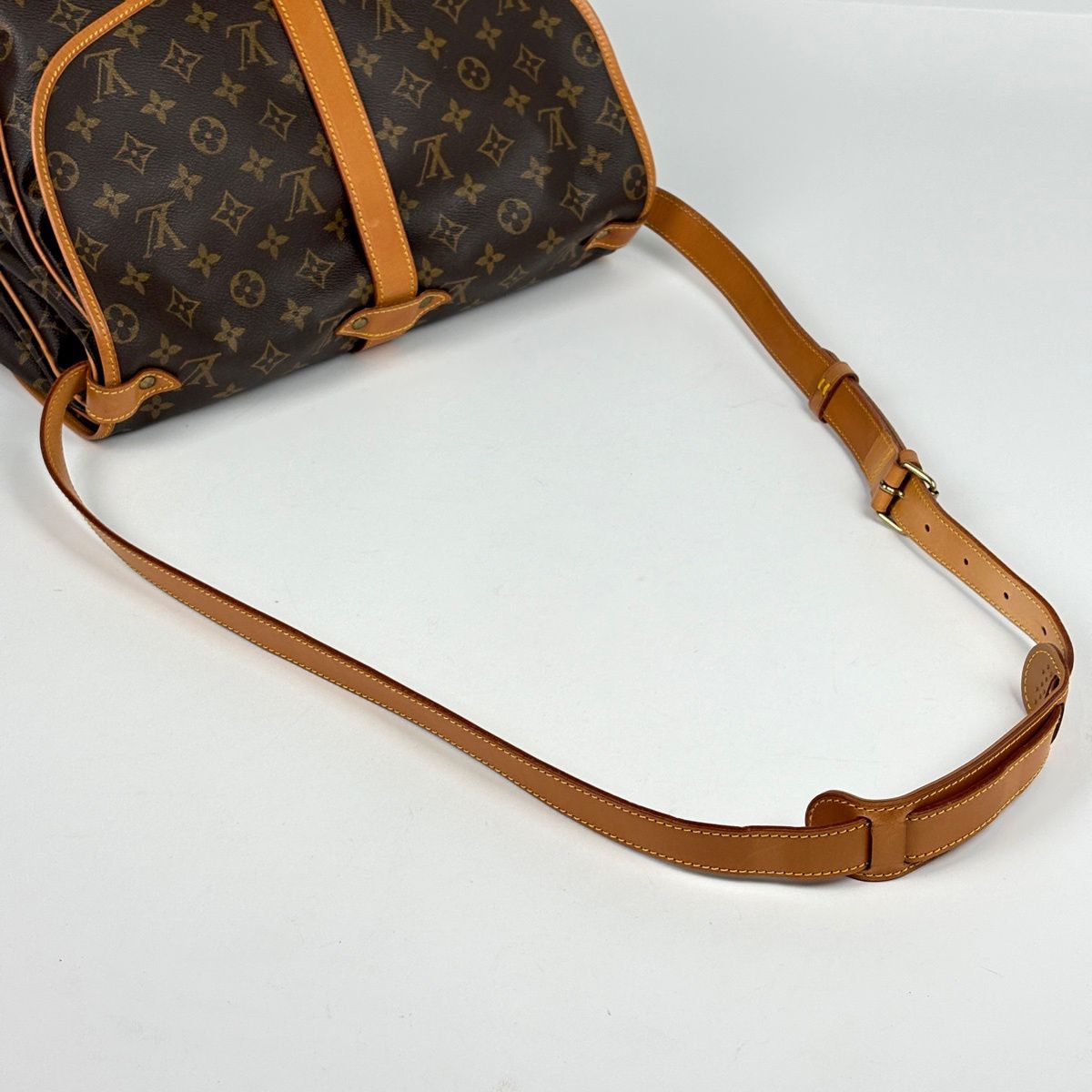 Louis Vuitton Saumur 35 Shoulder Bag Monogram Brown — view 6